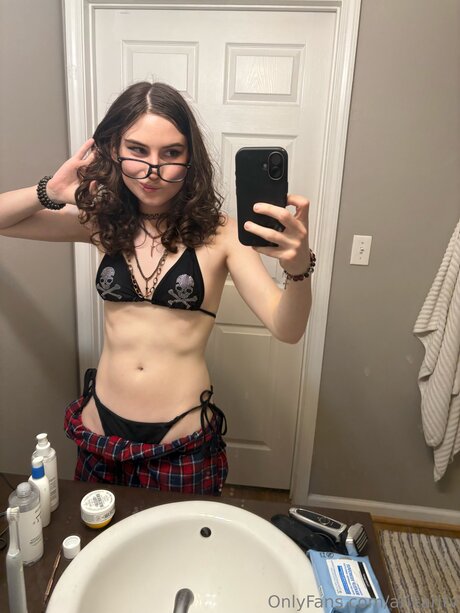 Arikaritv model xxx pic