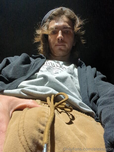 Aleksqrdn model adult pic