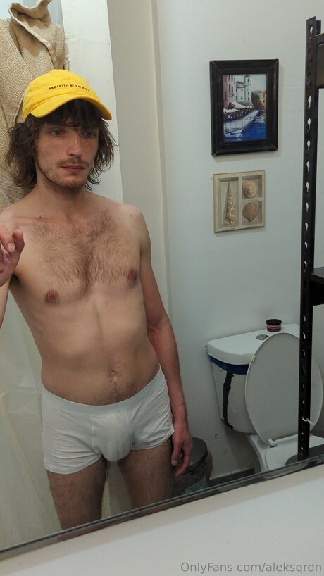 Aleksqrdn adult model picture