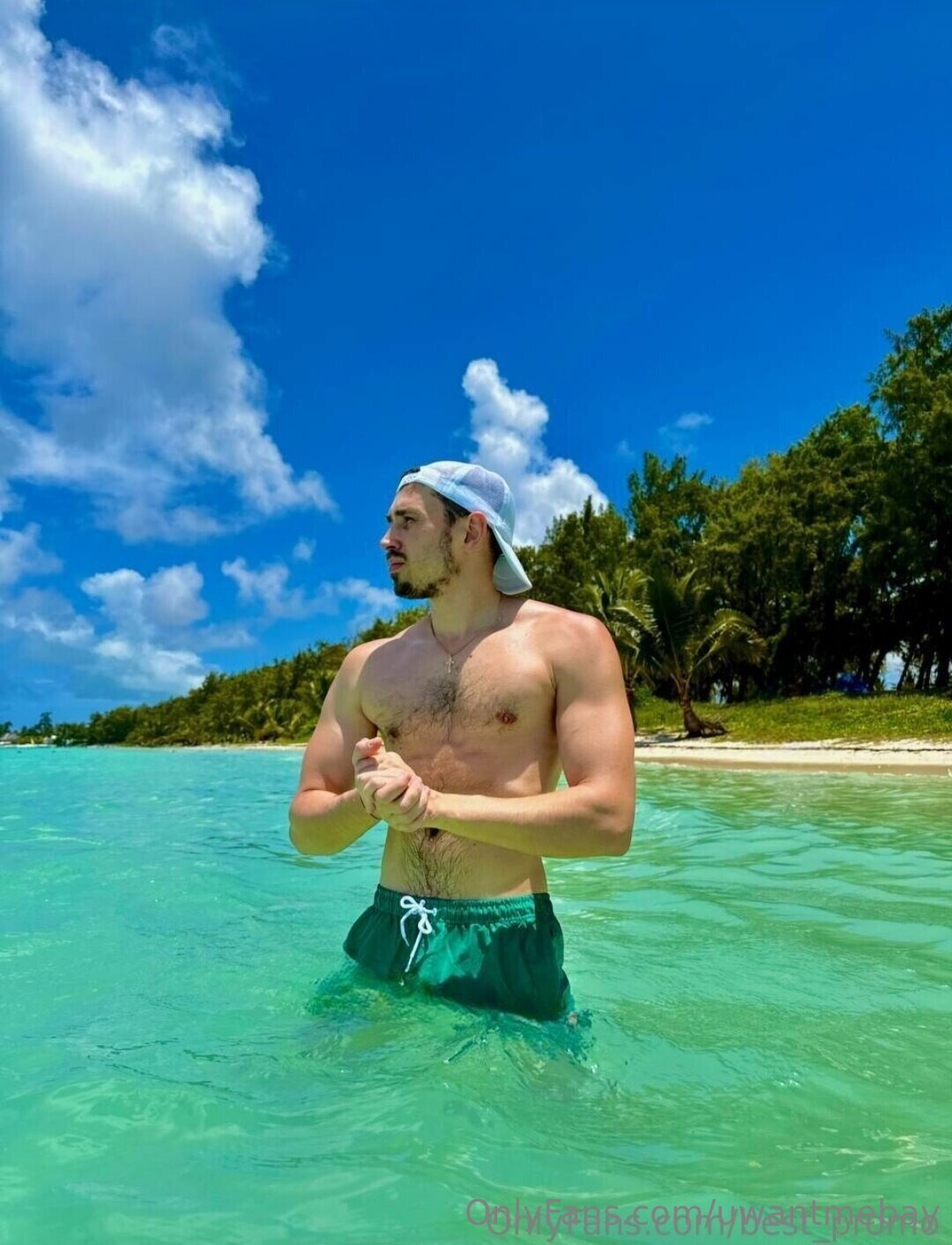 Uwantmebay naked star pic