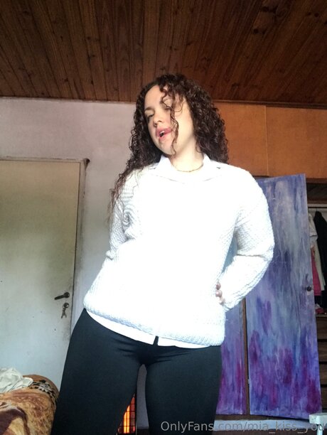 Mia Kiss You nice model images