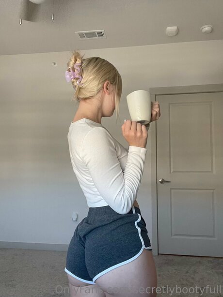 Secretlybootyfull exclusive actress photo