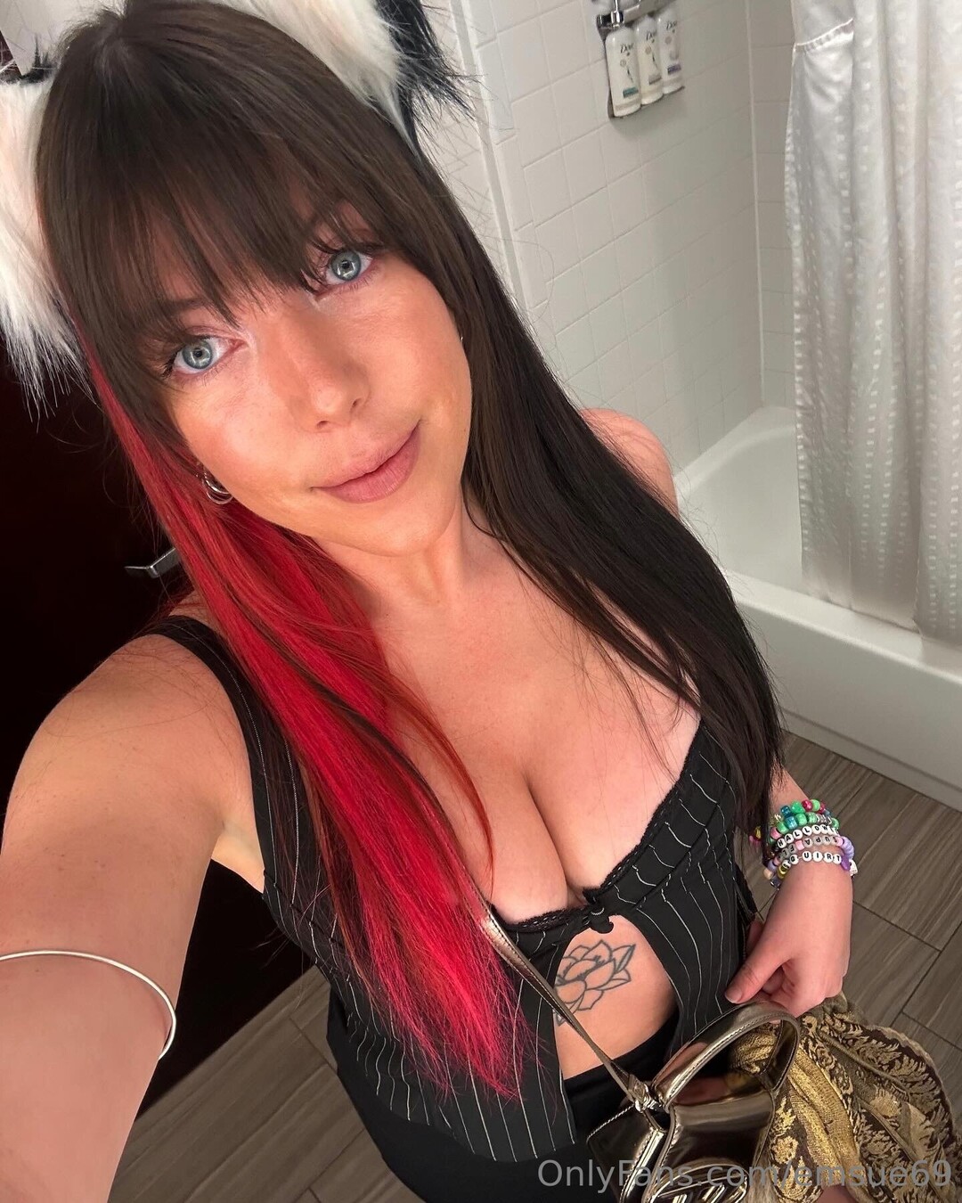Emsue69 sexy actress pics