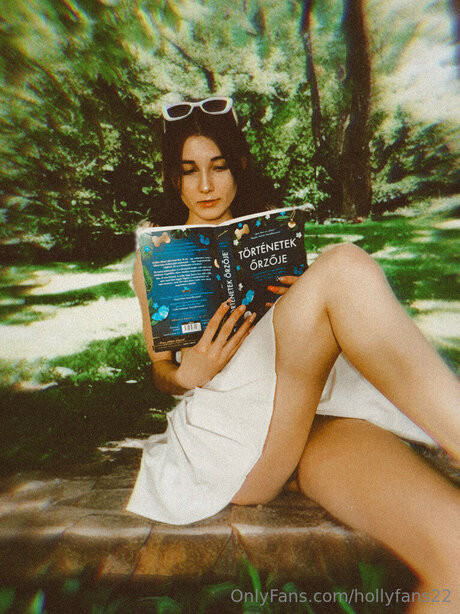 Hollyfans22 top profile image