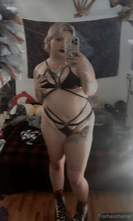 Foxhasshame porn model img