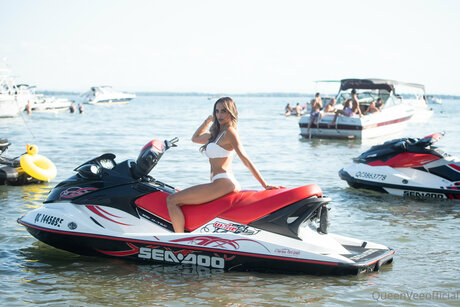 Queenvee Sexy model top pic