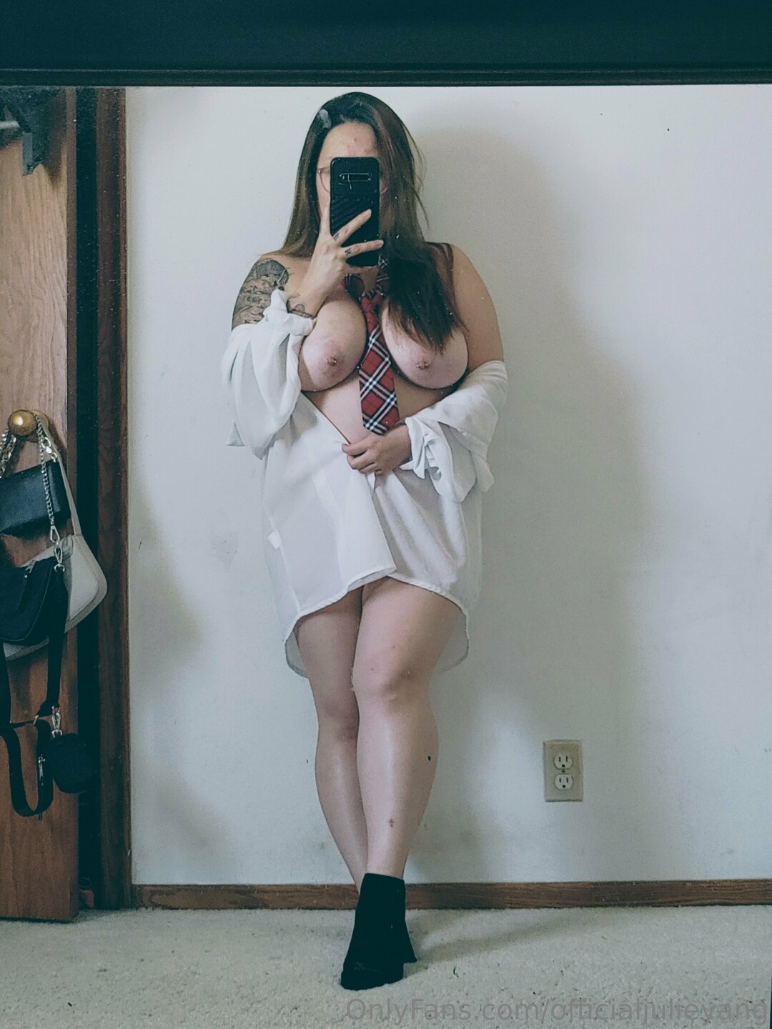 Officialjulieyang adult model image