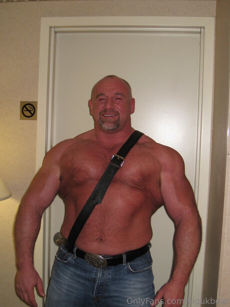 Bigukbear star xxx photo