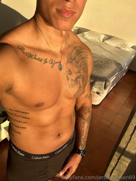 lesbian kissing onlyfans hot photo