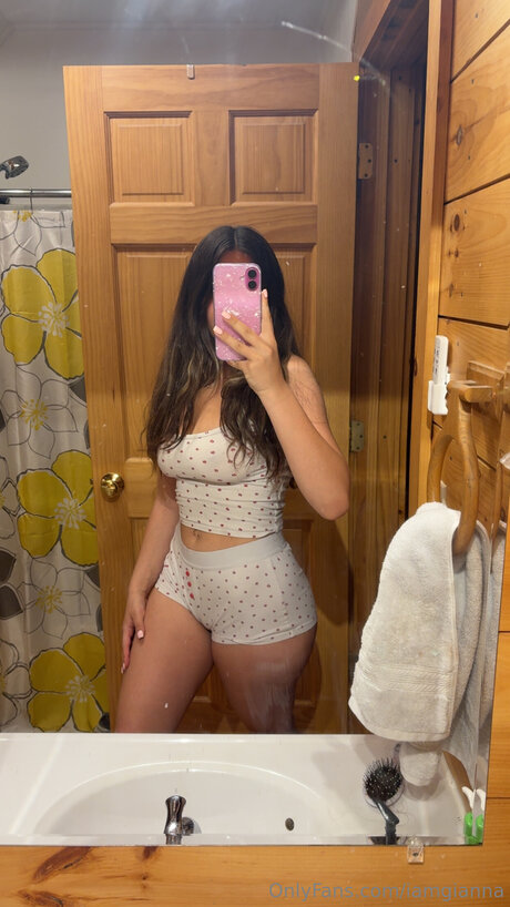 Iamgianna star nude photos