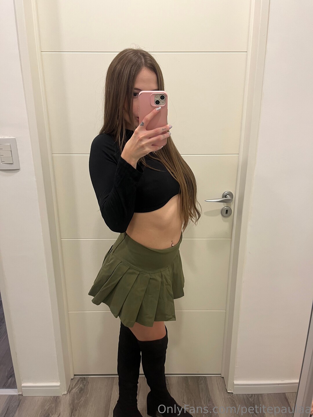 Petitepaulaa model pornographic image