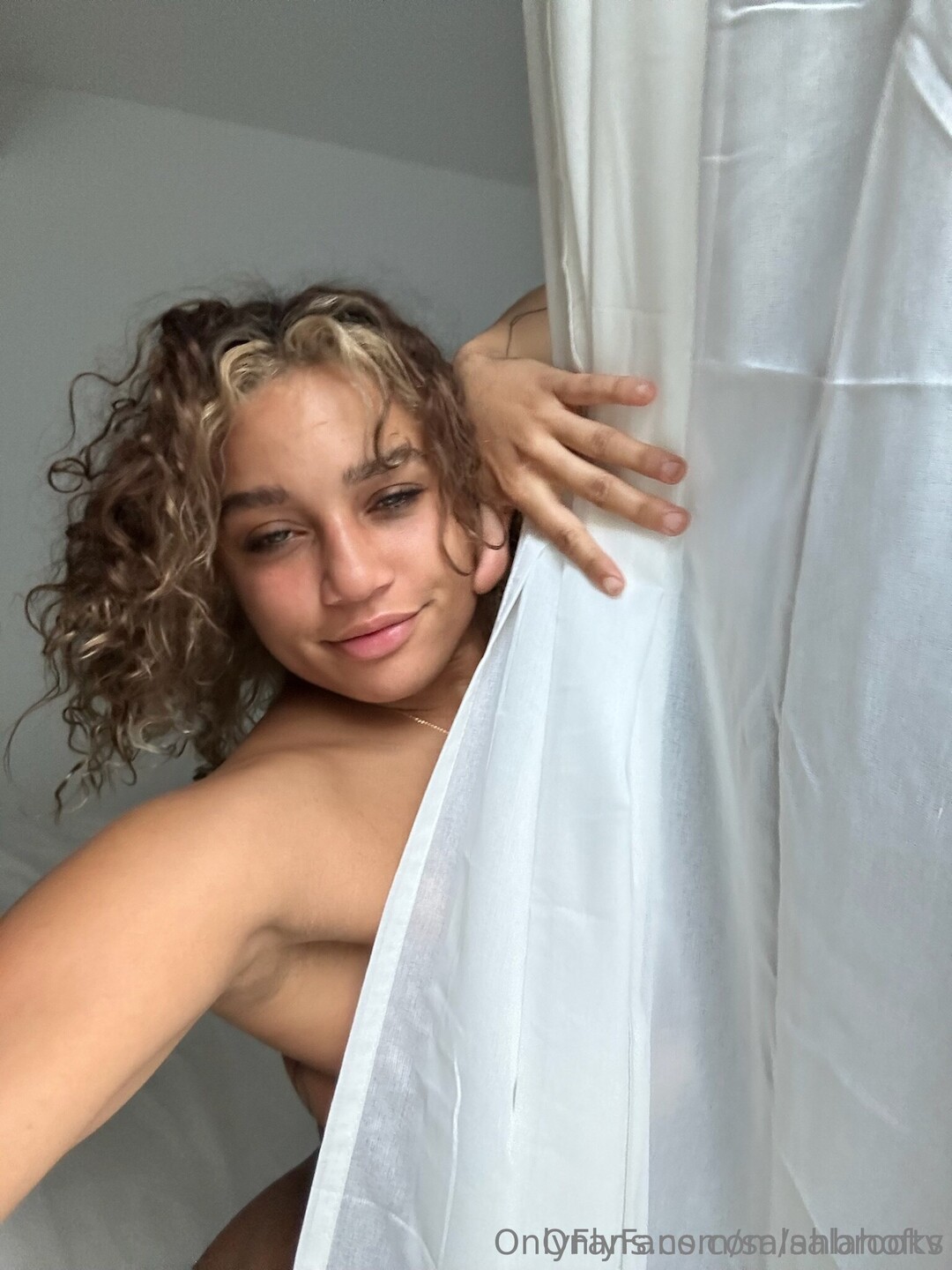 Salahoftv naked model image