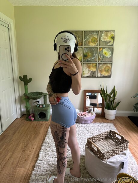 Prettypandora9 model nude archive