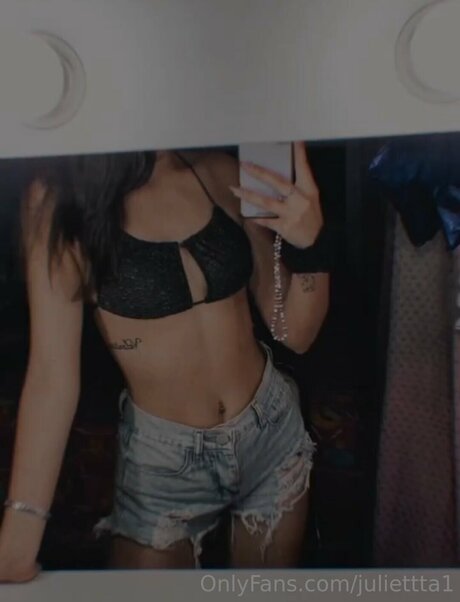 Julieettt sexy model photo