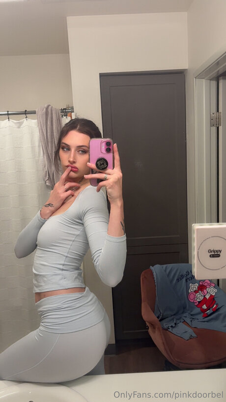 Pinkdoorbel exclusive star photo