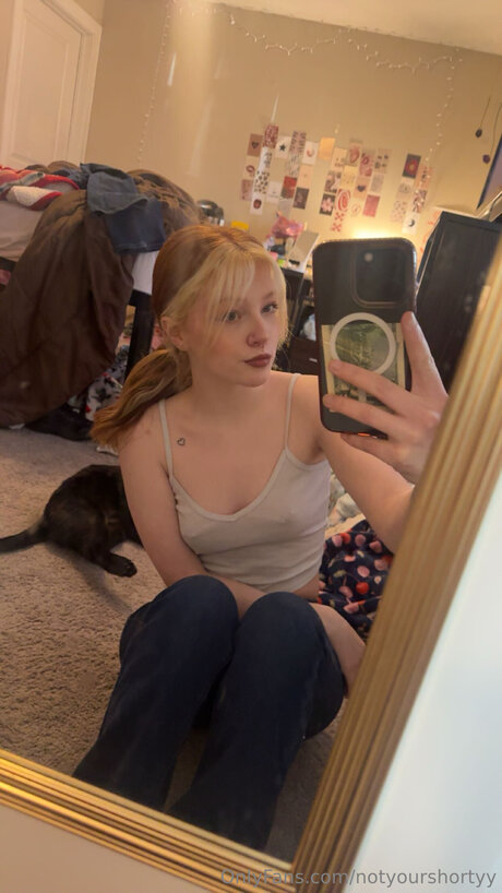 Notyourshortyy hot actress archive