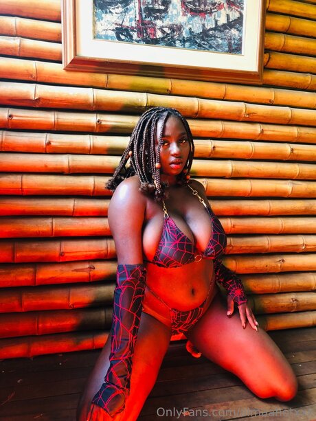 Almaahotxxx perfect model image