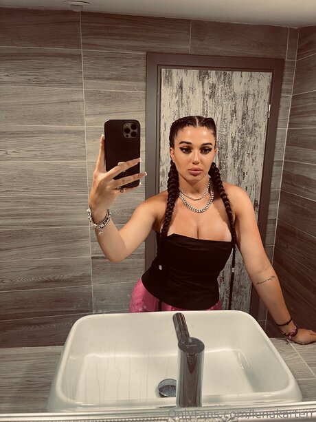 Jenniferluxe pornographic model galleries