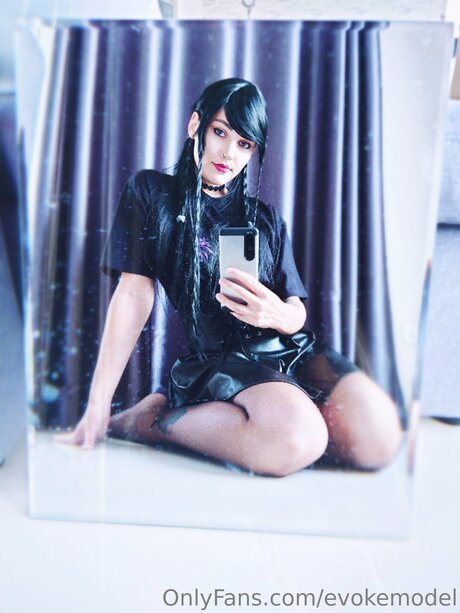 Evokemodel nude actress img