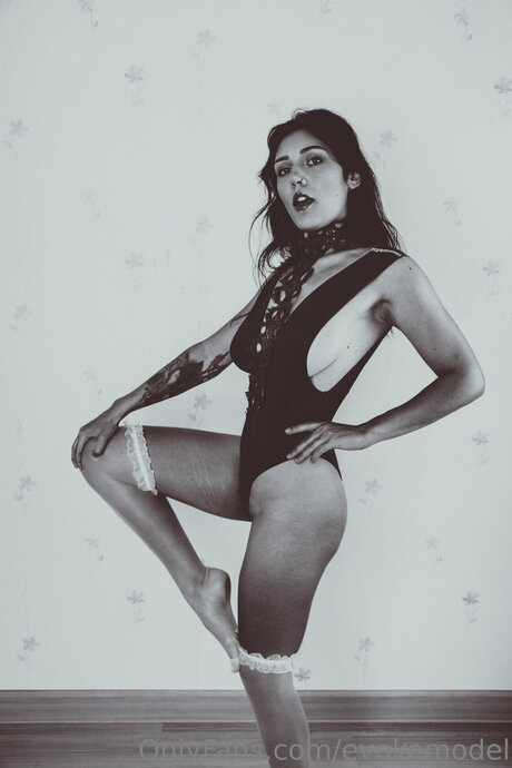 Evokemodel model pornographic gallery
