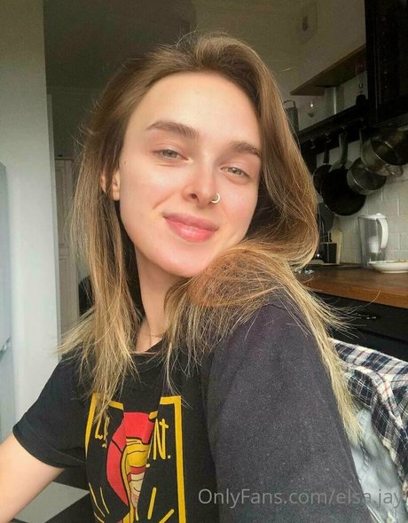 Elsa Jay free actress img