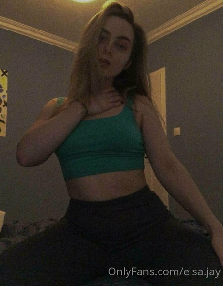 Elsa Jay sexy star images