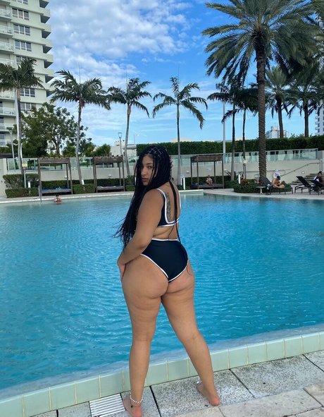 Jenni215 top profile image