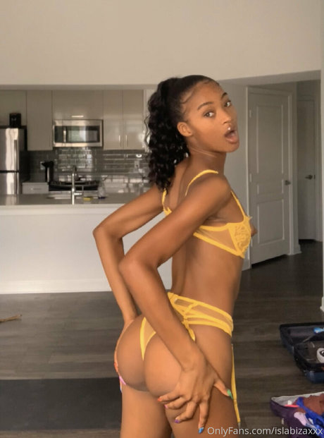 islabizaxxx star sexy gallery