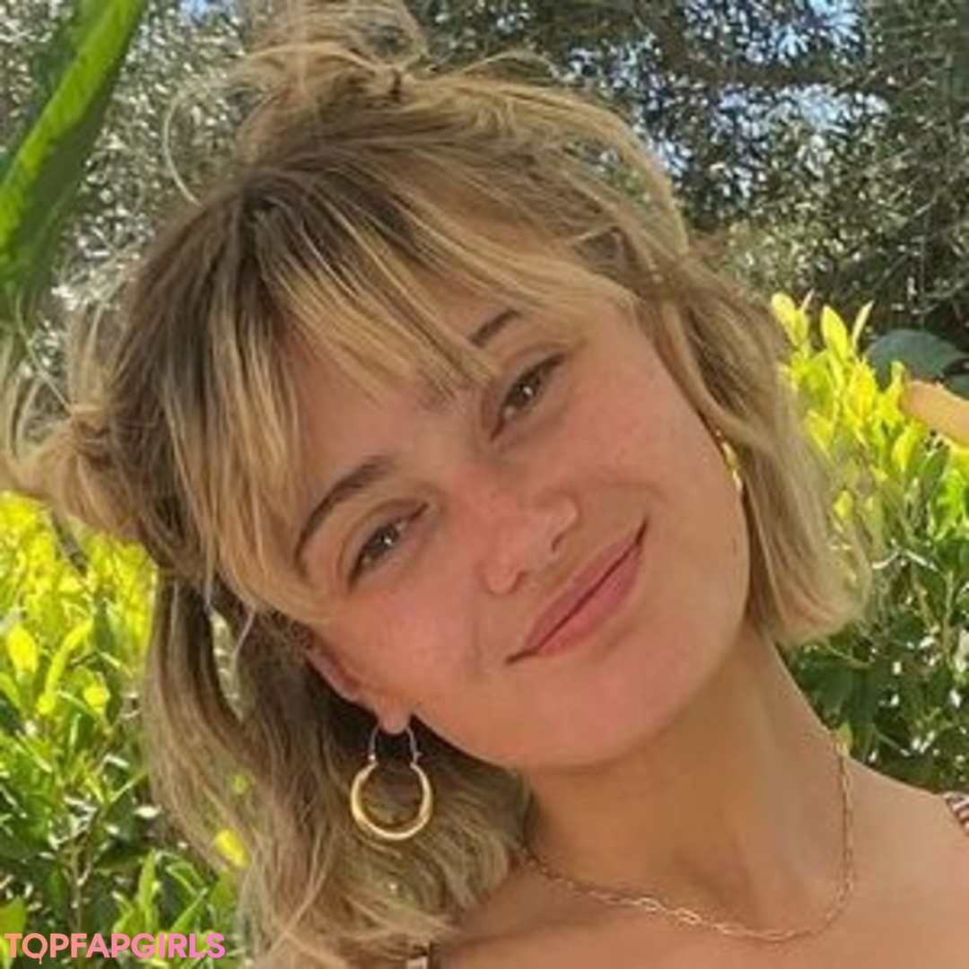 Ella Purnell top profile image