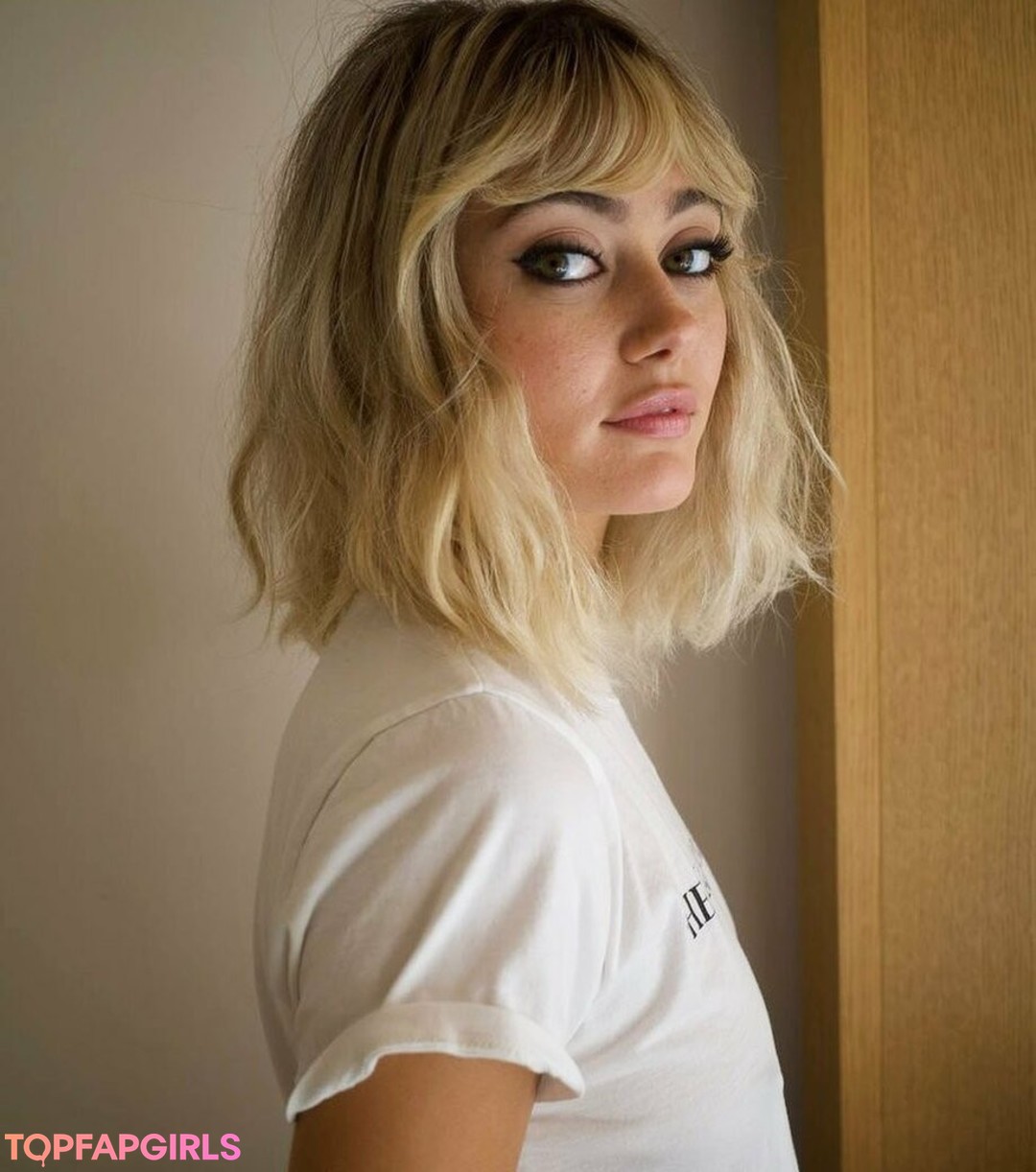 Ella Purnell nice actress pic