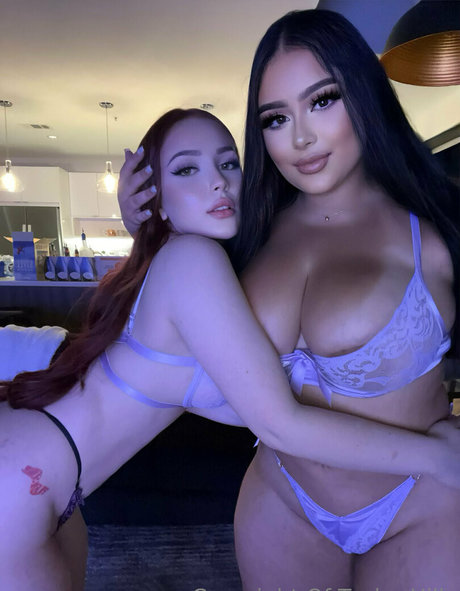 realtaylerhills pornstar erotic images