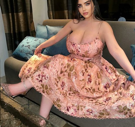 Noure Sahli hot model pic