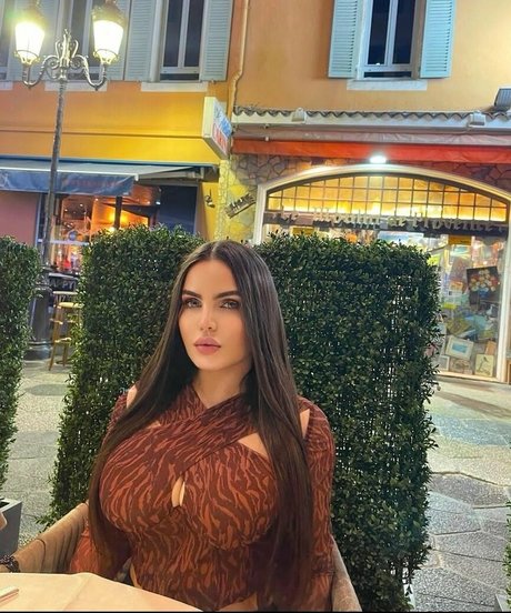 Noure Sahli free star picture