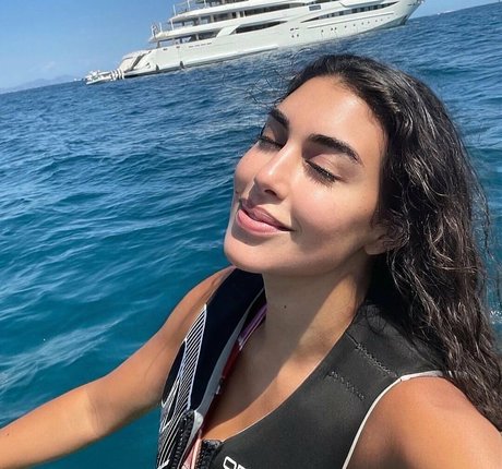 Noure Sahli star hot archive