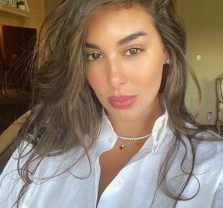 Noure Sahli model top image