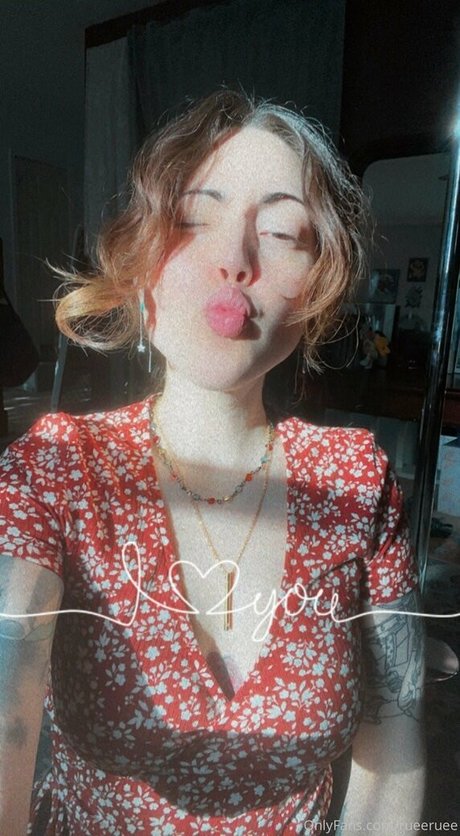 rueeruee pornstar adult pic