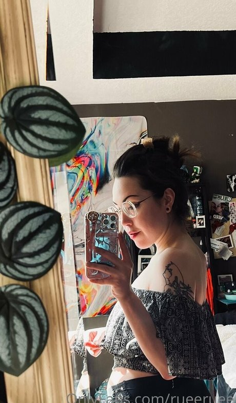 rueeruee model beautiful pic