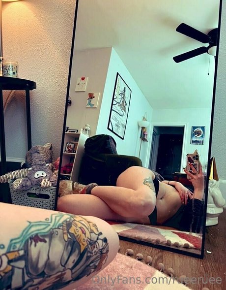 rueeruee nude star images