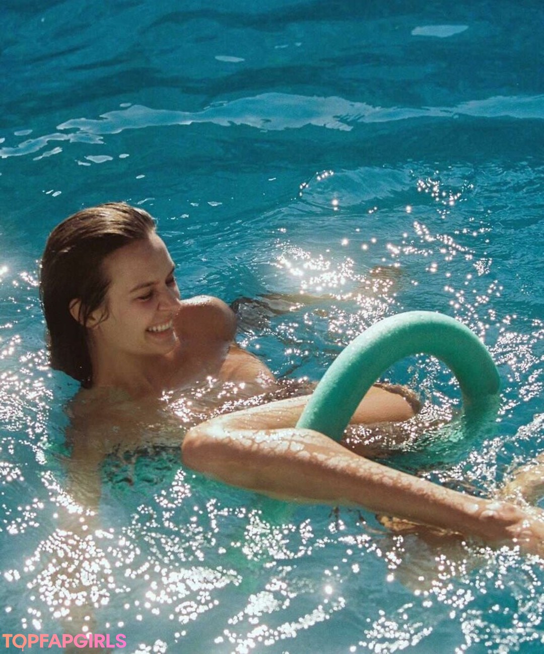 Josephine Skriver pornographic model image