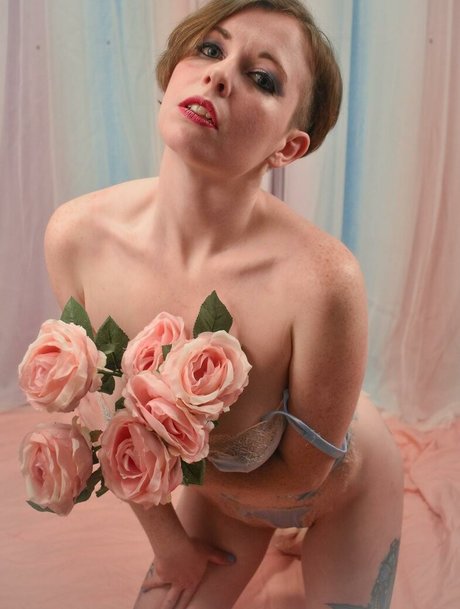 brunette petite onlyfans xxx pictures