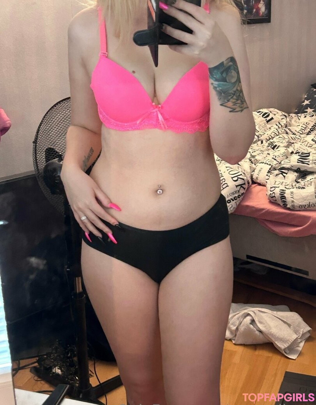 sexymilano nude star pic
