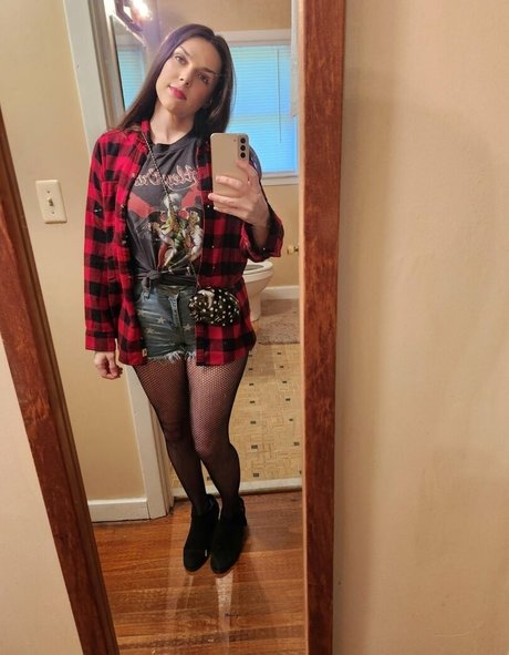 laced raven model gallery