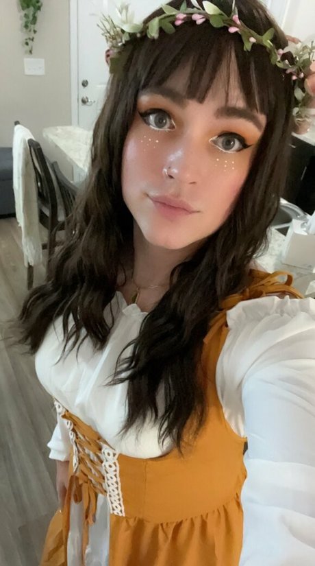 blonde midget onlyfans hd pic