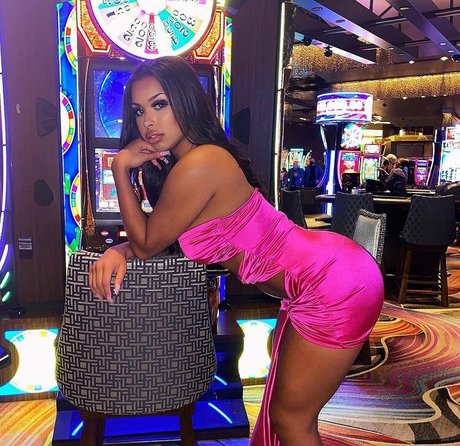 Amira Khalil free actress pics