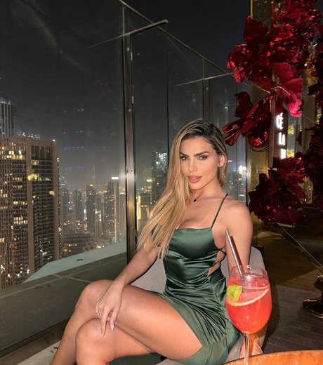 Erika Schneider model top photos