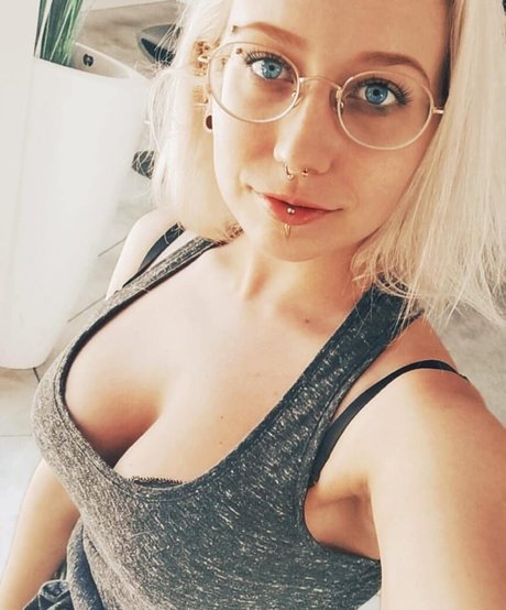 Methvespertine nude star pictures