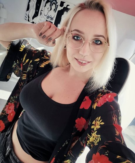 Methvespertine adult star image