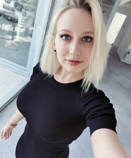 Methvespertine hot star pictures