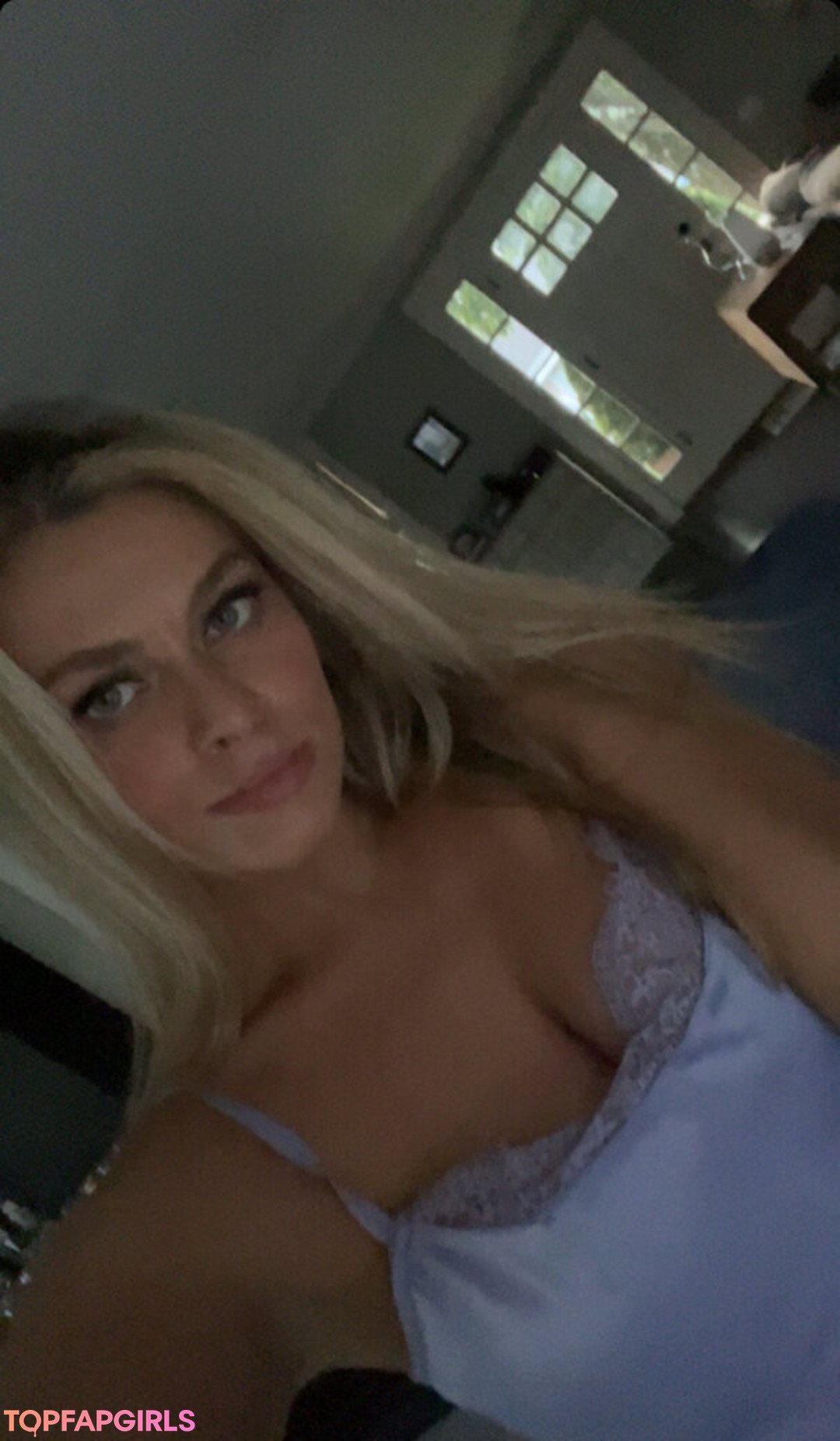 Sara Civian naked star image