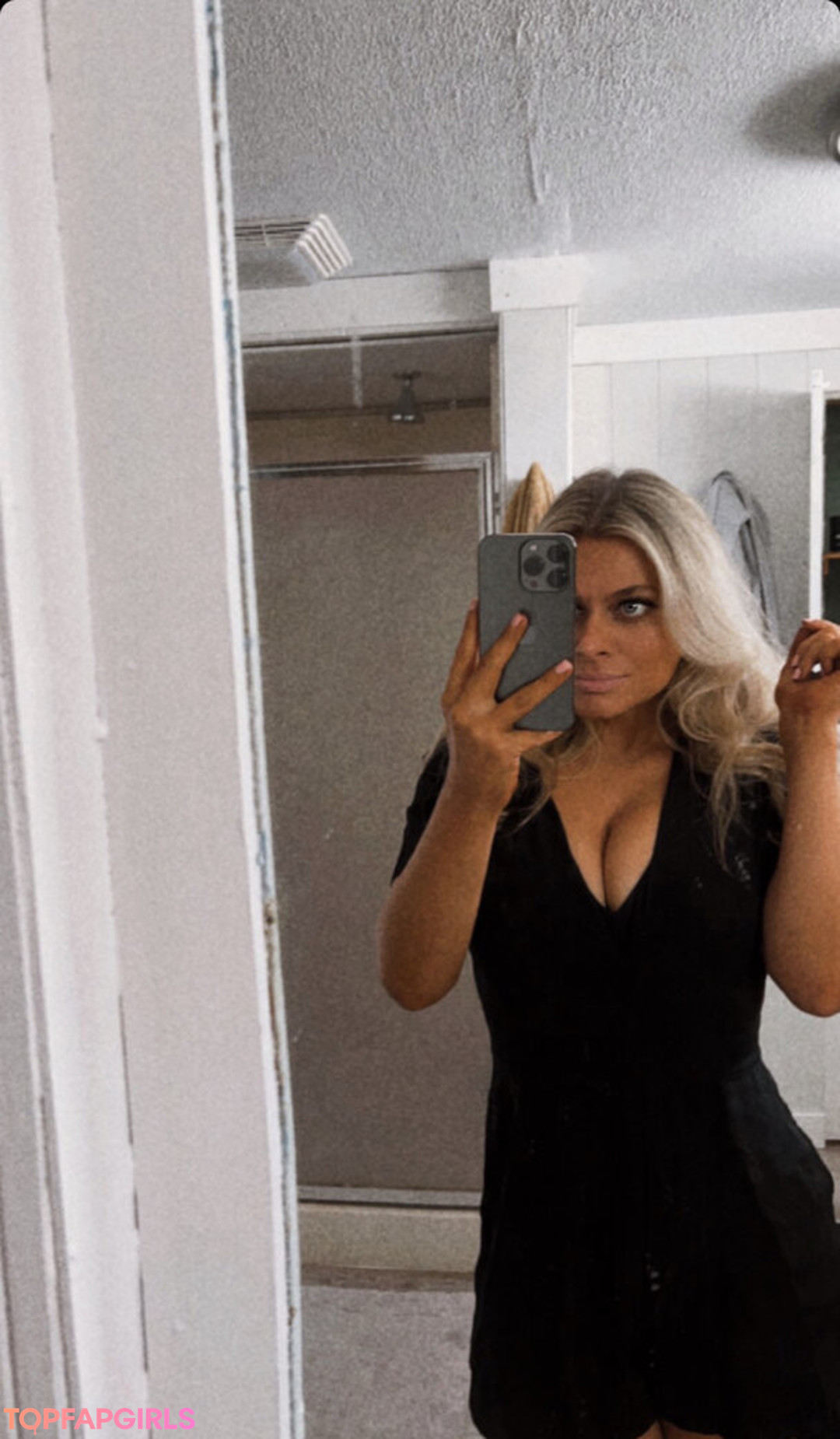 Sara Civian pornstar exclusive pictures
